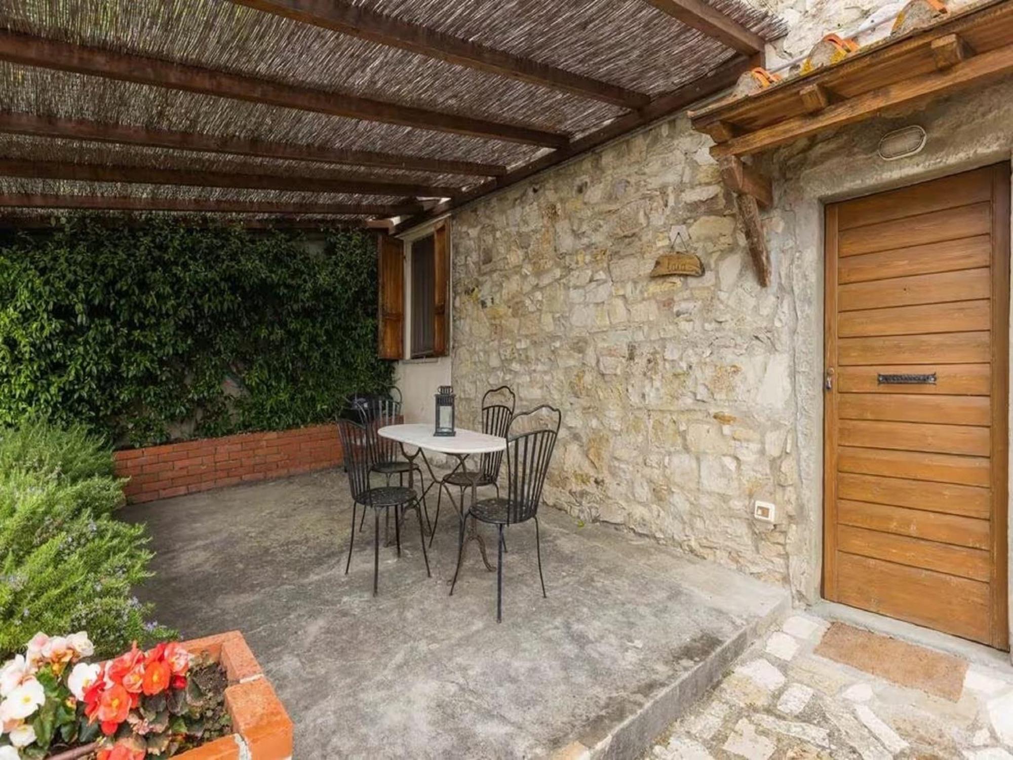 Cosy Apartment Forno In Pelago With Swimming Pool Donnini Exteriör bild